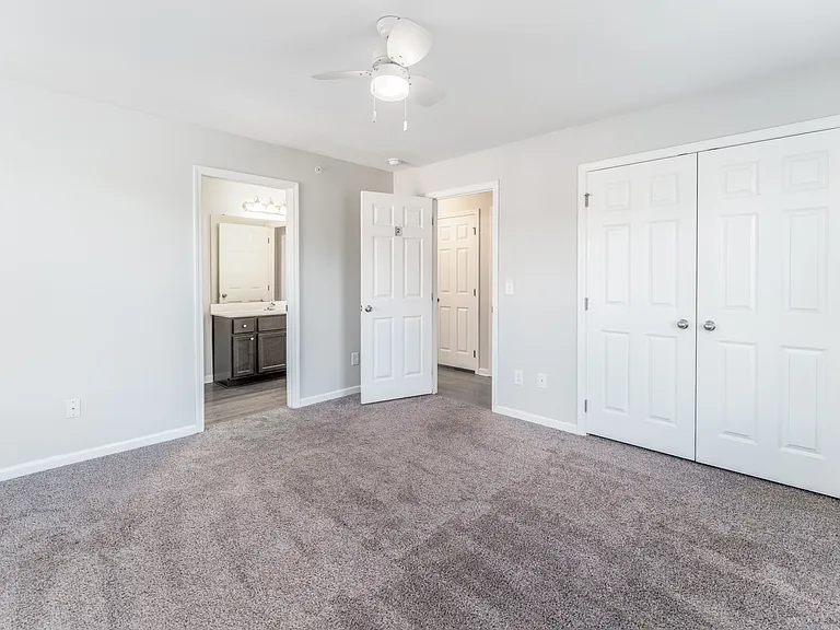 Reynolds Place Apartments — Photo 60