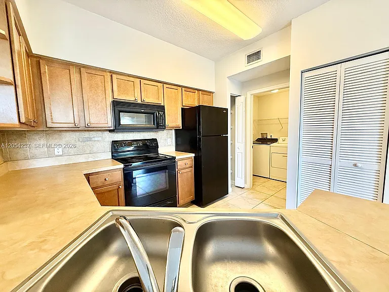 9208 Myrtlewood Cir W #208 — Photo 9