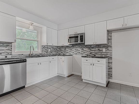 3rd image of 9607 Plymouth Pl