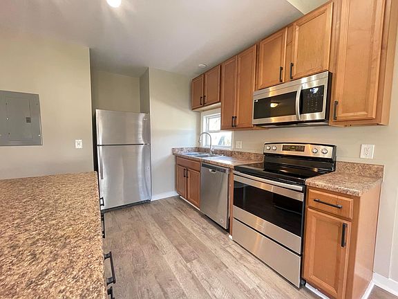 3rd image of 414 1st Ave