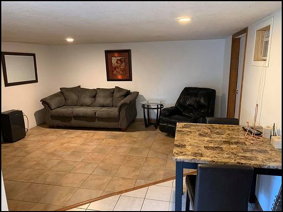 2nd image of 1004 Belmont St #B