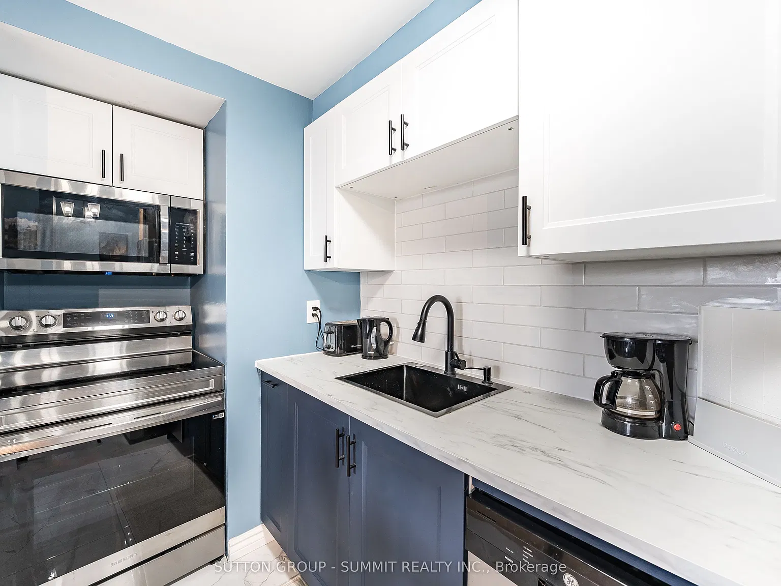 175 Hunter Condos — Photo 3
