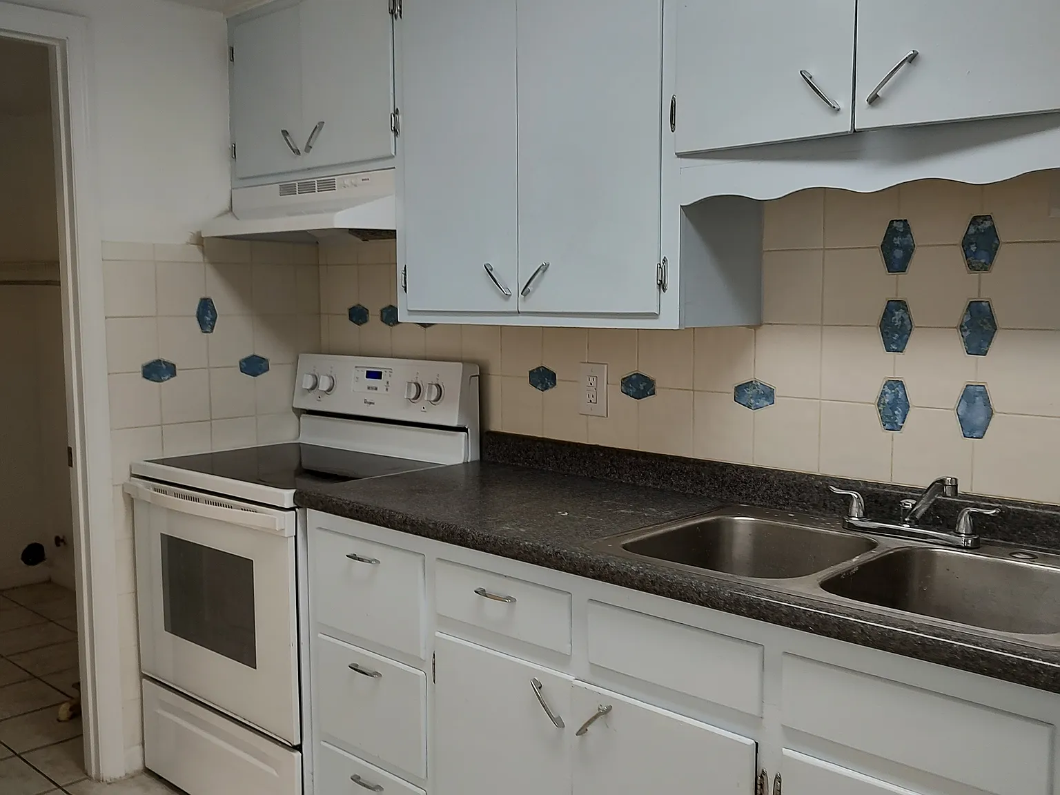 2 bed, 900 sqft, $1,400 — Photo 4