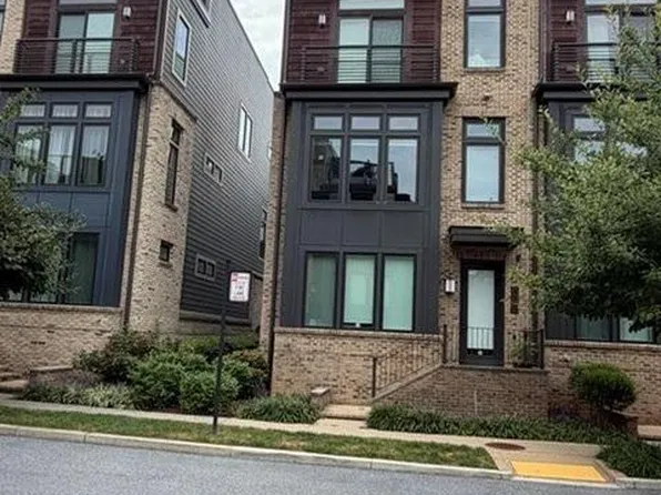 170 Winsome Cir, Bethesda, MD 20814