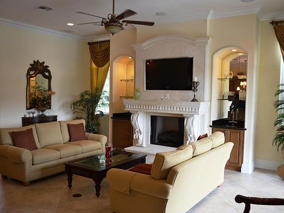 2nd image of 105 SE Santa Gardenia