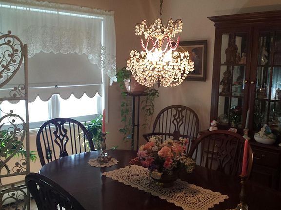 5th image of 17 Augusta Ct
