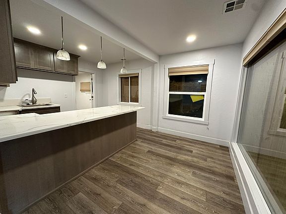 3rd image of 247 Berrydale Ave