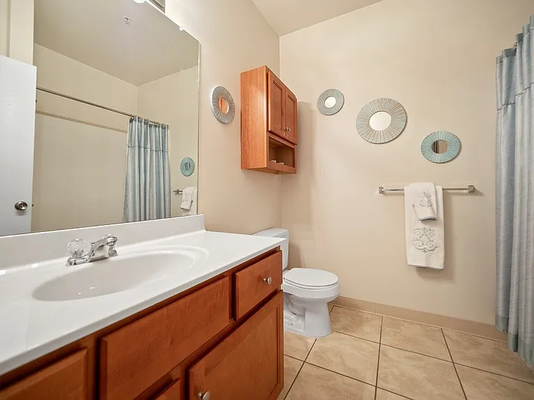 Cobblestone Court Apartments — Photo 15