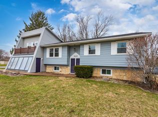 9620 Crown Point Dr, Fort Wayne, IN 46804