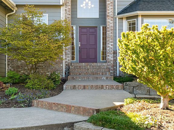 4th image of 102 Inglewood Park