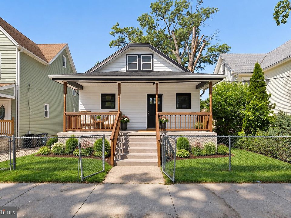 1st image of 2249 39th St
