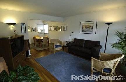 4th image of 2655 Hyacinth St