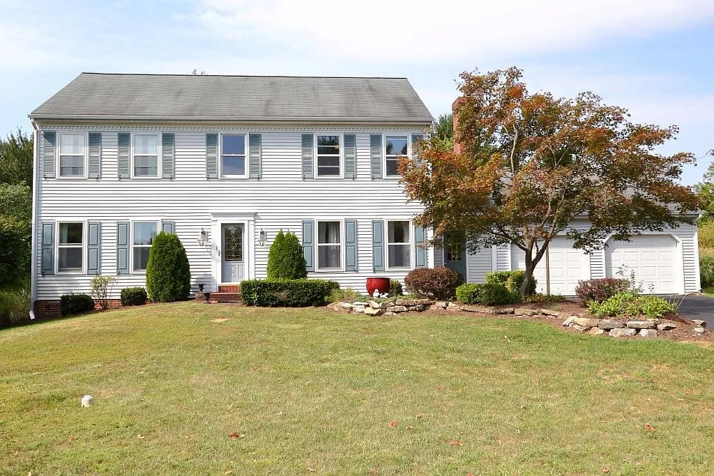 2476 Raleigh Dr photo 1