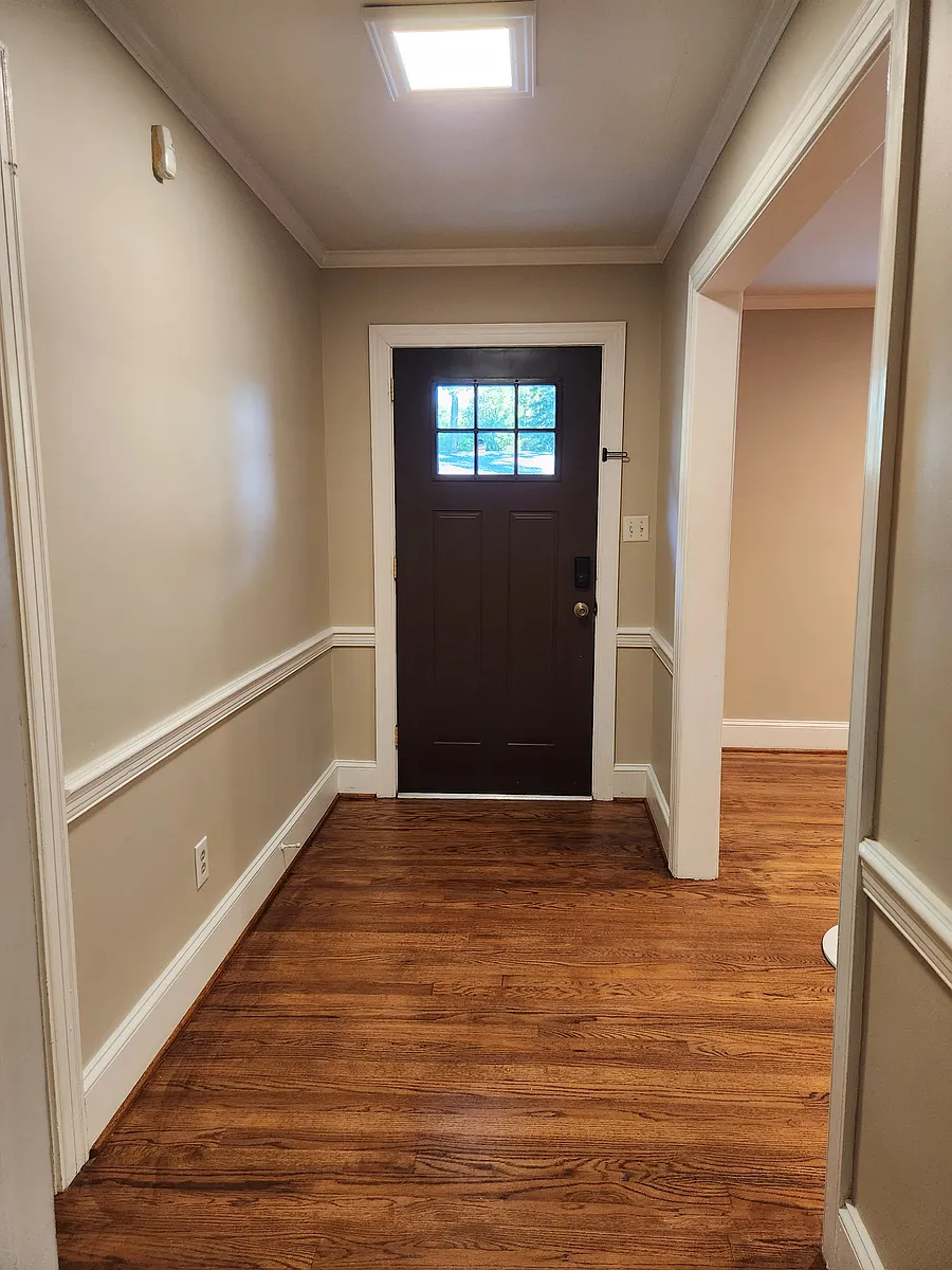 Foyer - 2003 Brook Rd
