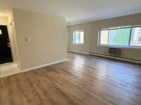 3825-319 N Pine Grove Ave, Chicago, IL