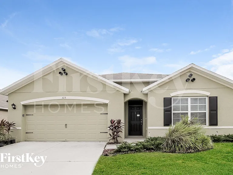 325 Aberdeen Dr — Photo 1