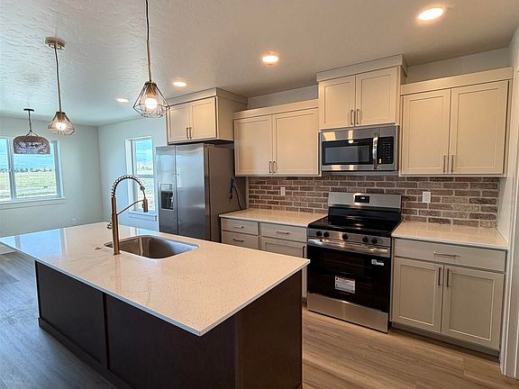 5th image of 2805 Cypress Pointe Ave