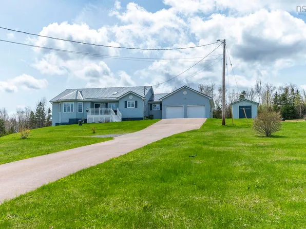 25 Dewtie Ave, Pictou, NS B0K 1W0
