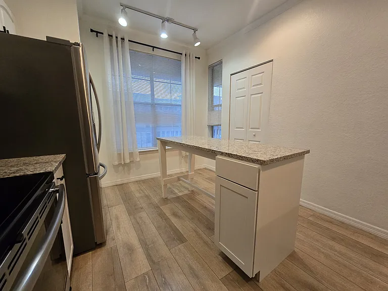 796 N Orange Ave #402 — Photo 8