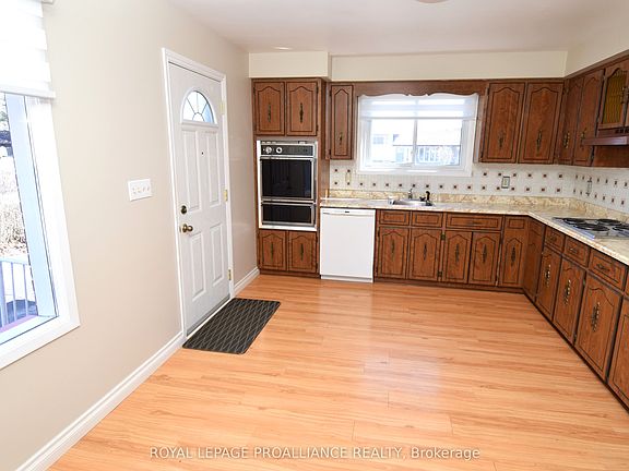 3rd image of 8 Walden Cir