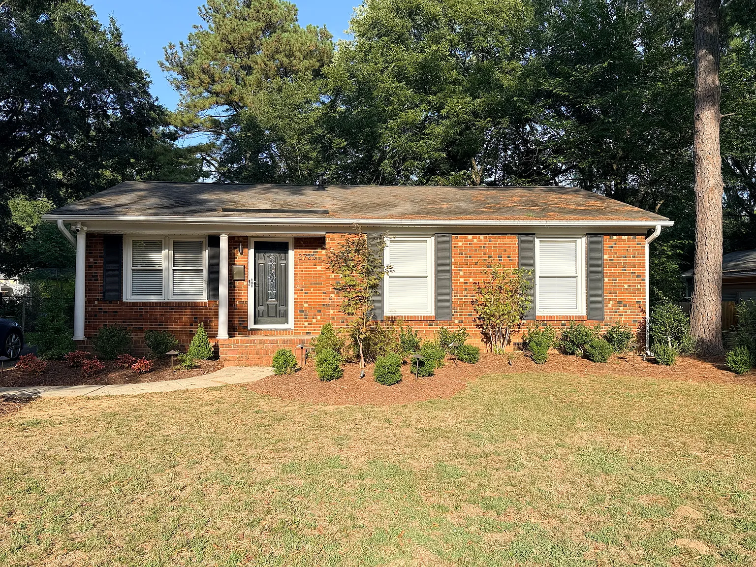3 bed, 1294 sqft, $2,200 — Photo 2