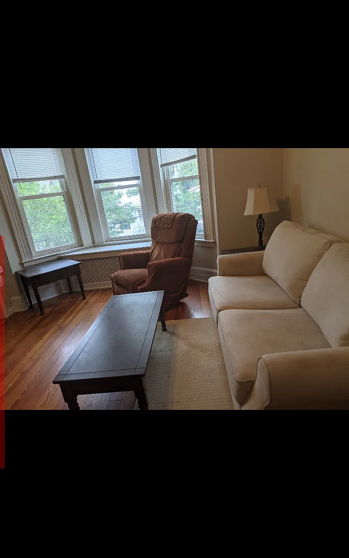 961 University Pl — Photo 2