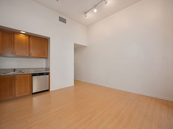 2nd image of 1020 12th St #315