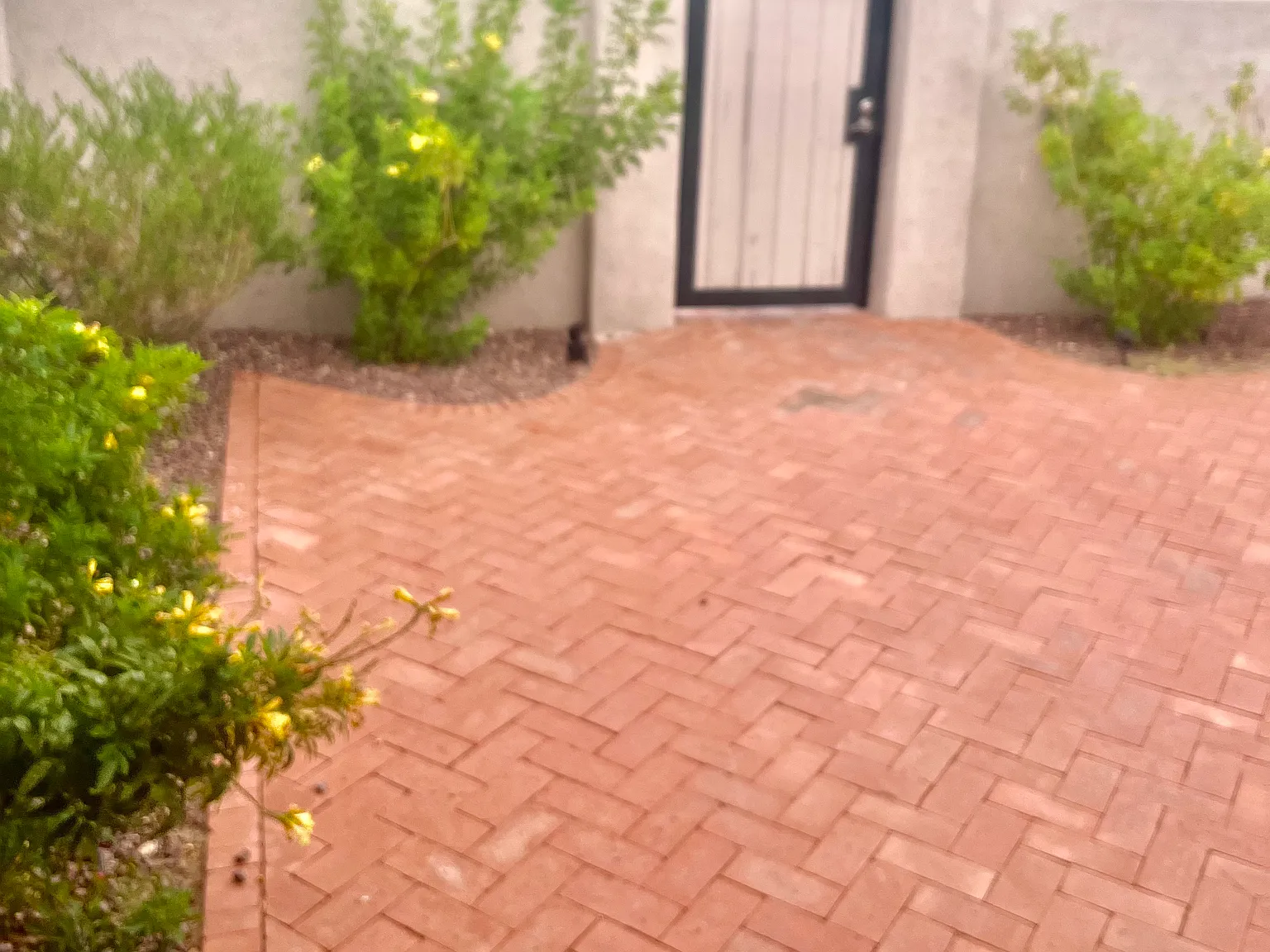 2155 N Fremont Ave — Photo 2