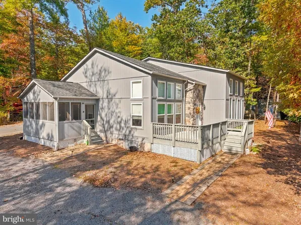 353 Killmon Rd, Basye, VA 22810