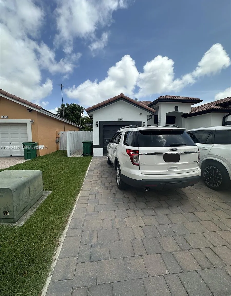 Chateau Royal Estates — Photo 1