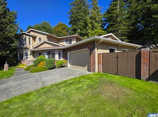 105 Victoria Ct, Sequim, WA 98382