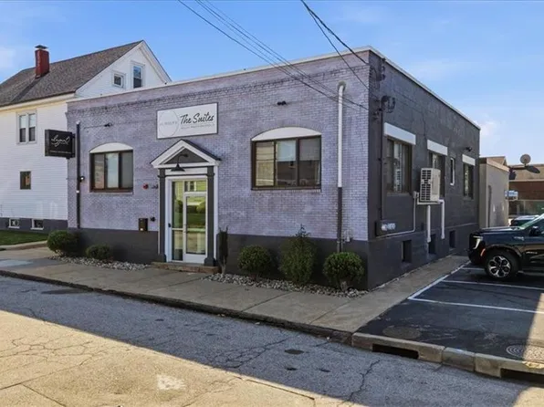 41 Rolfe Sq, Cranston, RI 02910