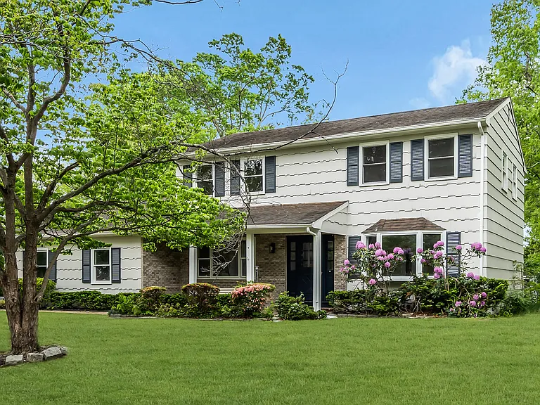 321 Marc Dr — Photo 1