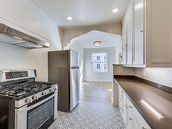 4th image of 3101 Scott St APT 306