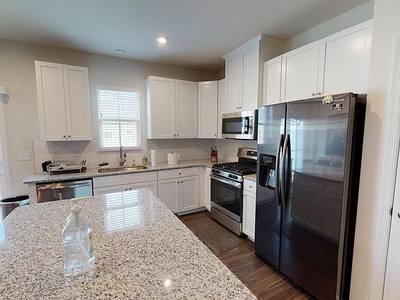 4th image of 28 Country Dale Dr #28