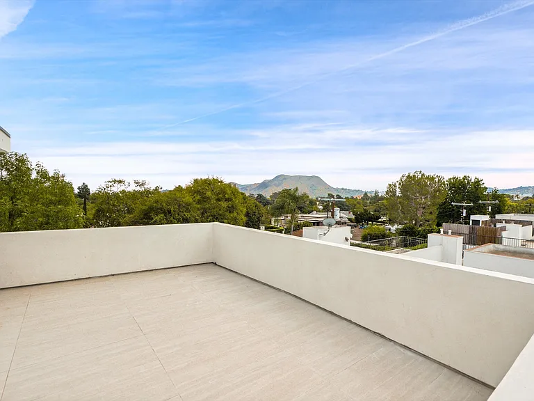 5026 Cahuenga Blvd — Photo 34