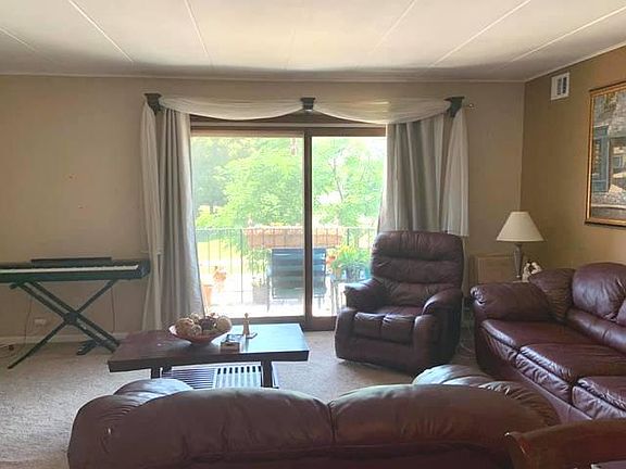 3rd image of 10732 Kilpatrick Ave APT 2SE