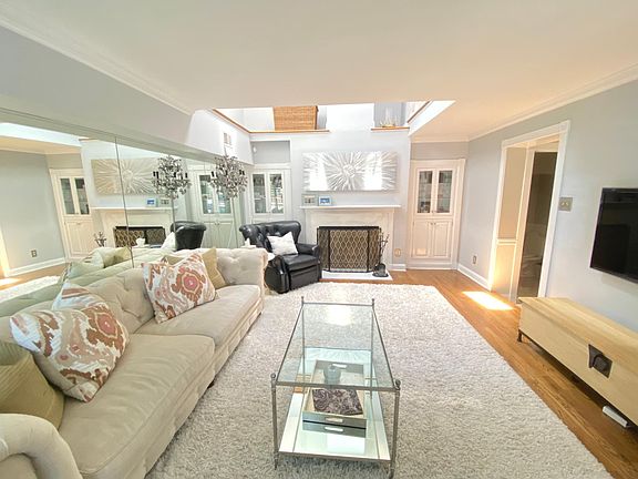 4th image of 204 Franklin St