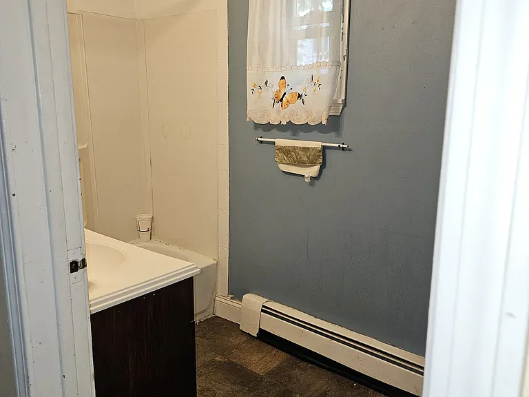137 Pleasant St — Photo 10