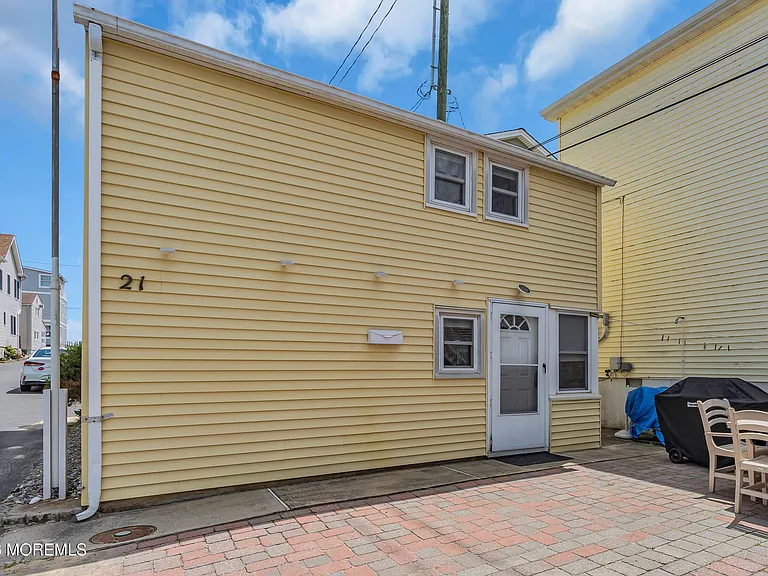 21 E Bay Way — Photo 23