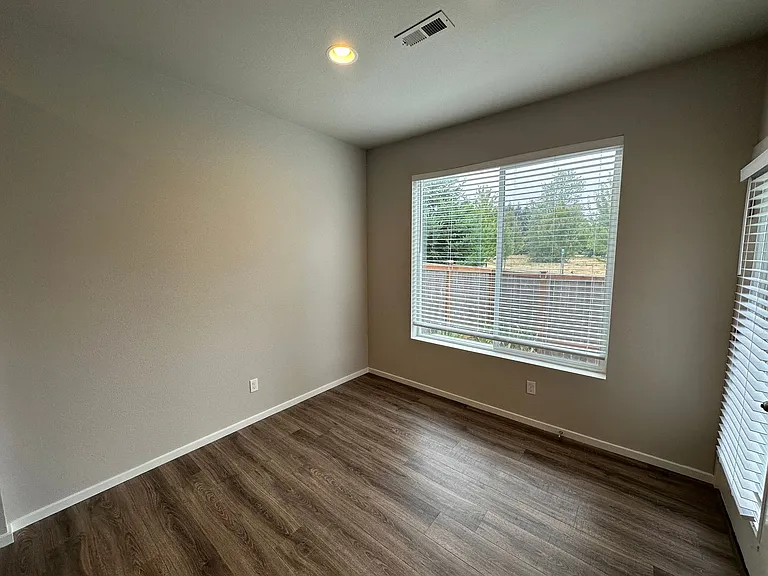 5032 Evie St SE — Photo 5