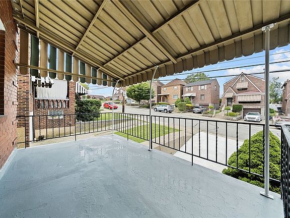 3rd image of 4357 Winterburn Ave