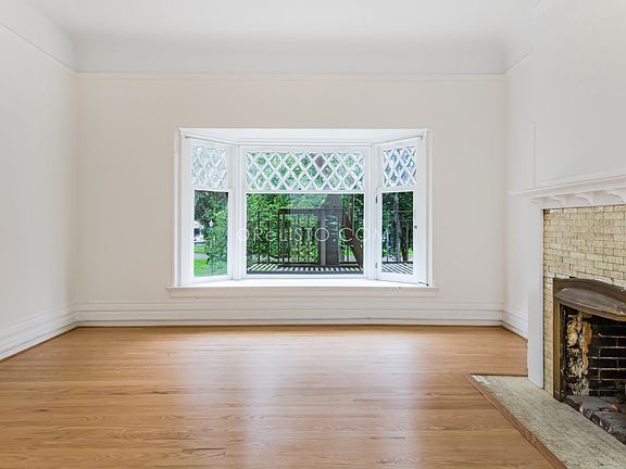 3rd image of 1659 Oak St #1