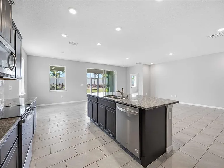5719 Woodland Sage Dr — Photo 14