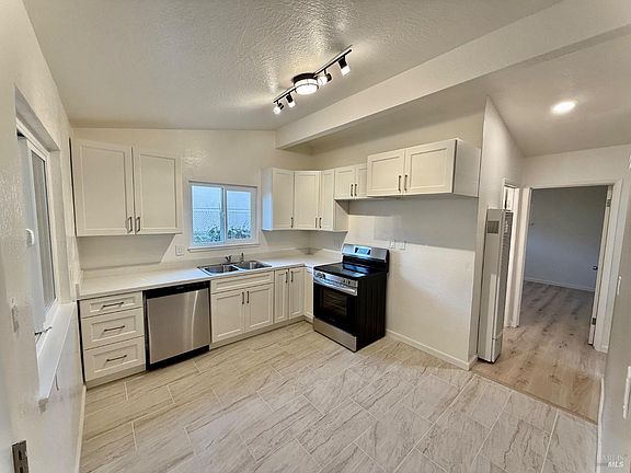 3rd image of 1618 Clay Street