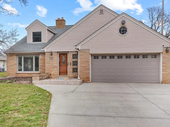 7022 Wellauer DRIVE, Wauwatosa, WI 53213