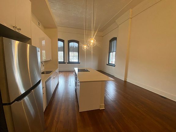 5th image of 516 Berry St #304