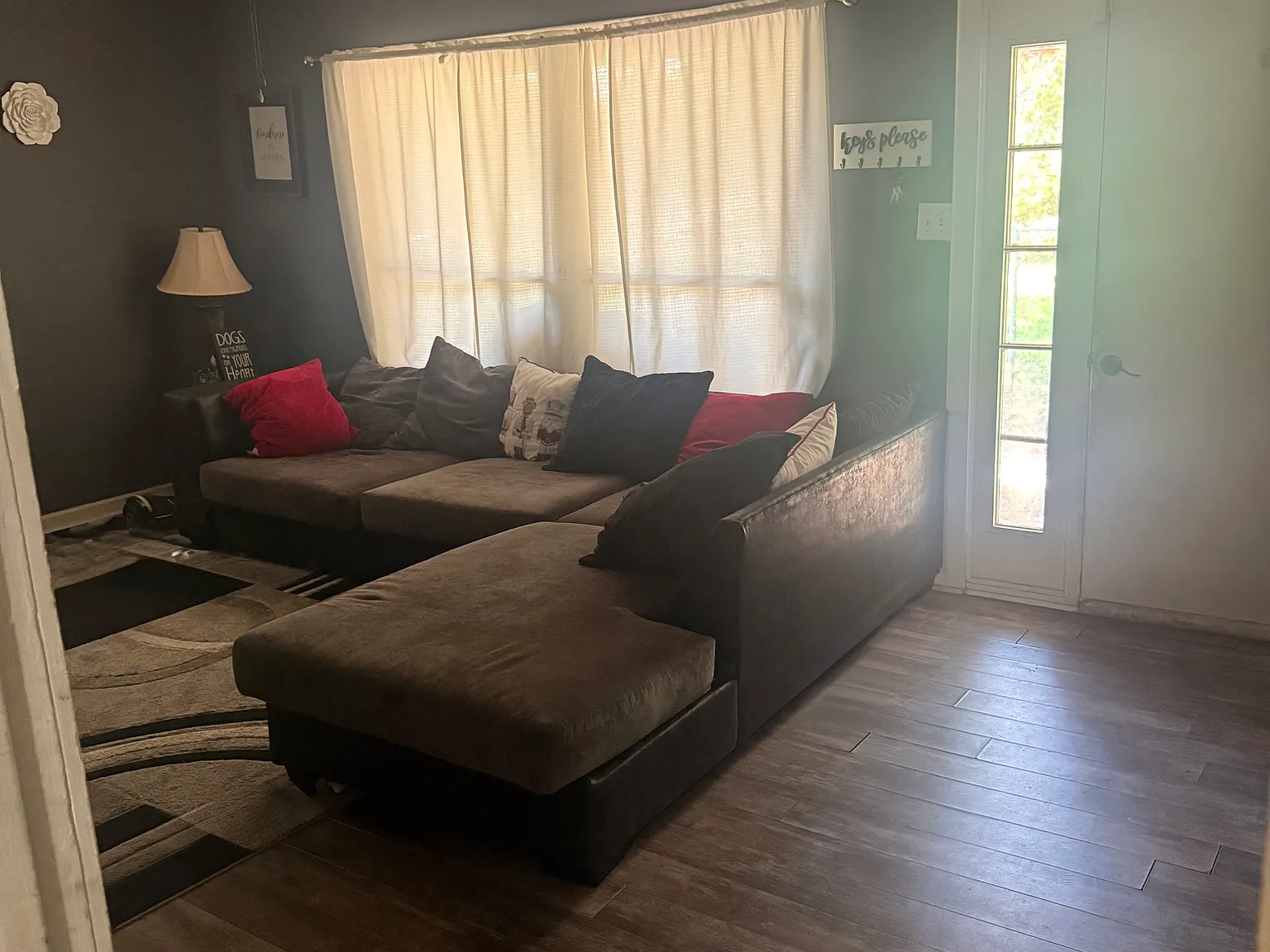 4 bed, 1994 sqft, $1,550 — Photo 2