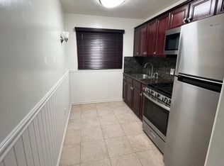 Amazing Location! Ground Level Corner Studio In Crown Point Steps To Mission Bay! $1,900/Month!, San Diego, CA 92109