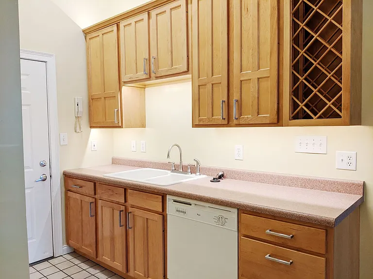 116 1/2 N Walnut St — Photo 17